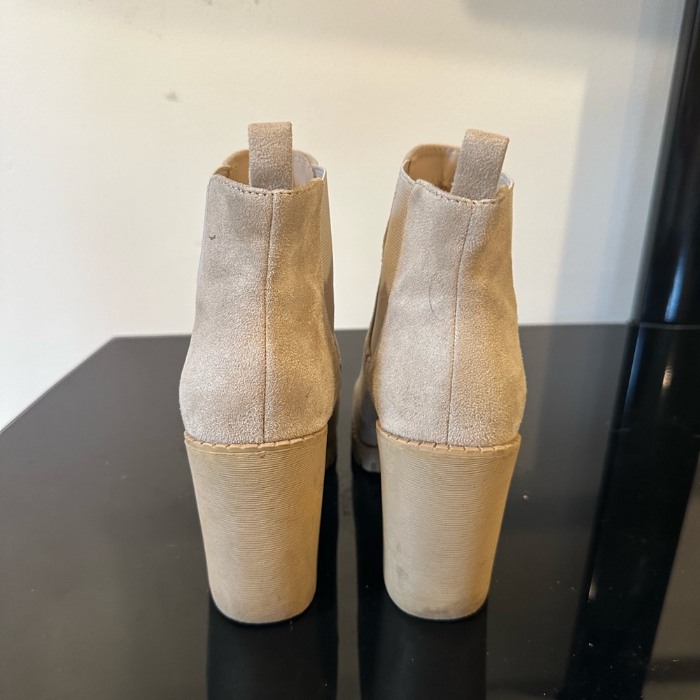 Suede Beige ankle boots with rubber sole - Picture 3 of 3